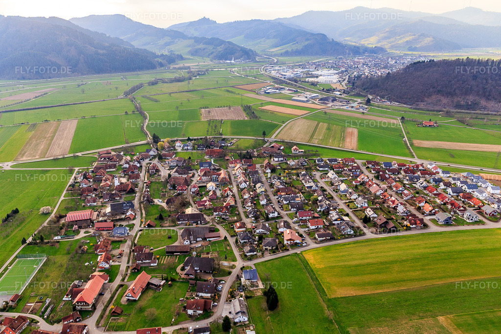 Luftbild: Ortsansicht von Osten im Ortsteil Unterentersbach in Zell im Bundesland Baden-Württemberg in Deutschland. Foto: IMG_120334.jpg vom 17.03.2020 durch Werner Riehm/FLY-FOTO.de