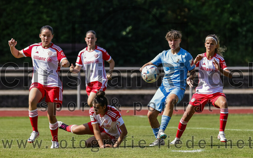 2023-09-09_016_FC_Bayern_Muenchen_gegen_SC_Freiburg | Aschheim, Deutschland, 09.09.2023:
Fußball, B-Juniorinnen-Bundesliga Süd 2023 / 2024, 1. Spieltag, FC Bayern München gegen SC Freiburg, Endergebnis: 4:0

Foto: Christian Riedel / fotografie-riedel.net