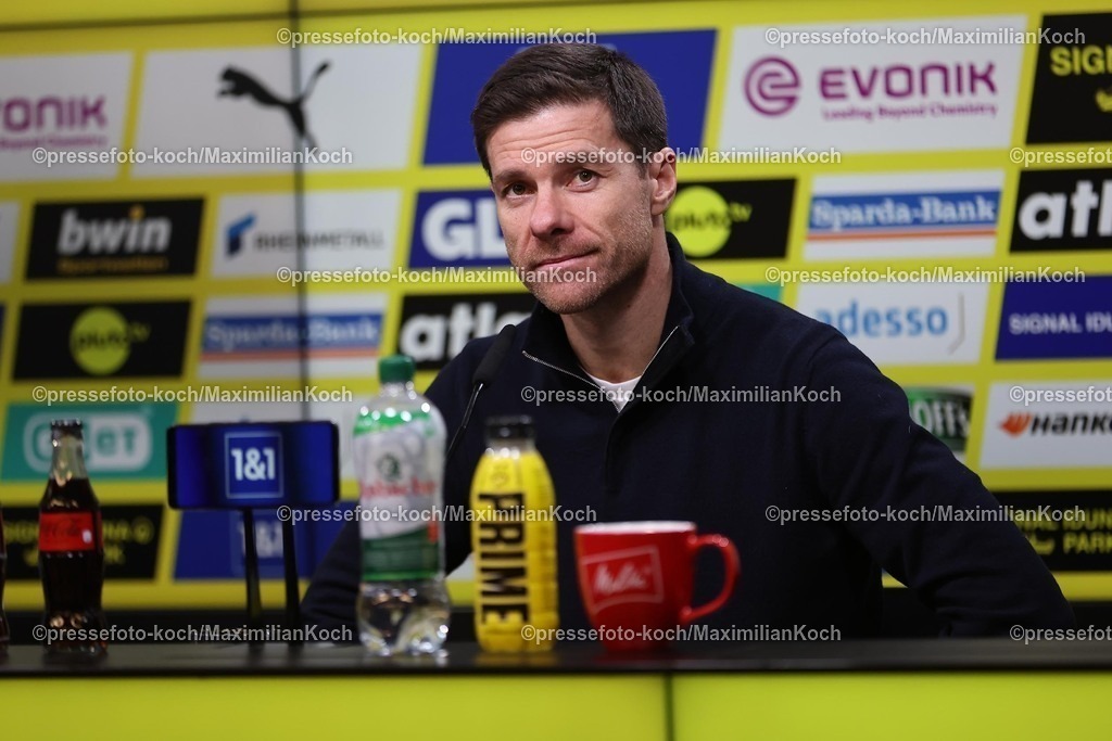 BVB10012501154 | 10.01.2025, Fußball, Borussia Dortmund - Bayer 04 Leverkusen, 1. Fußball Bundesliga, 16. Spieltag, Signal Iduna Park, Saison 2024 2025: Pressekonferenz mit den Trainern nach dem Spiel - Cheftrainer Xabi Alonso (Bayer 04 Leverkusen Trainer) bei der PKDFB regulations prohibit any use of photographs as image sequences and or quasi-video.