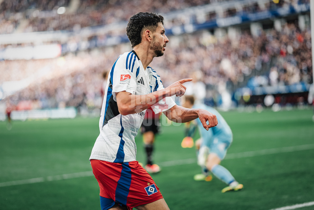 Fußball | Männer | Saison 2024/2025 | 2. Fußball-Bundesliga | 11. Spieltag | Hamburger SV vs. 1. FC Nürnberg | 03.11.2024 | Daniel Elfadli (#8, HSV) schießt das erste Tor des Spiels und jubelt