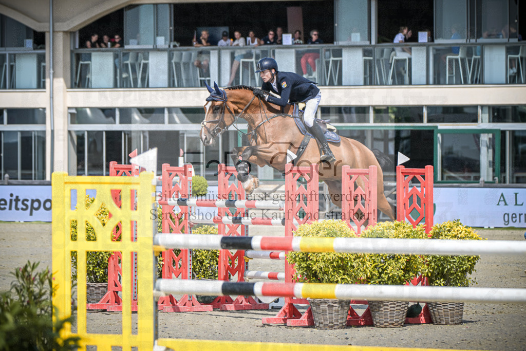 DOS_6100 | Entdecke hochwertige Reitturnierfotos von Foto Oger. Professionell, emotional und authentisch – jetzt Lieblingsmomente im Shop bestellen.Deutschlandweite Turnierfotografie. - Realisiert mit Pictrs.com
