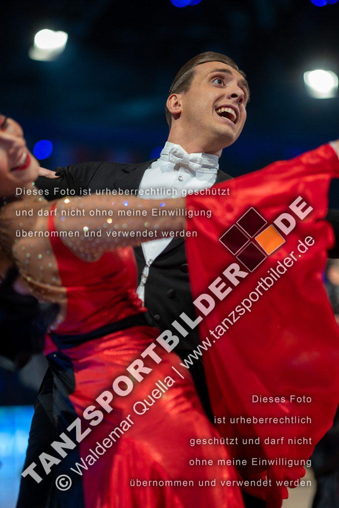 20251206-02997 | Hier finden Sie Tanz Bilder vom Latein und Standard Formationen tanzen. Sportbilder vom Tanzsport. Schöne Fotos und von Weltmeisterschaft, Europameisterschaft, Bundesliga, Regionalliga, Oberliga und Landesliga sowie von GOC Stuttgart, DanceComp, WM Bremen