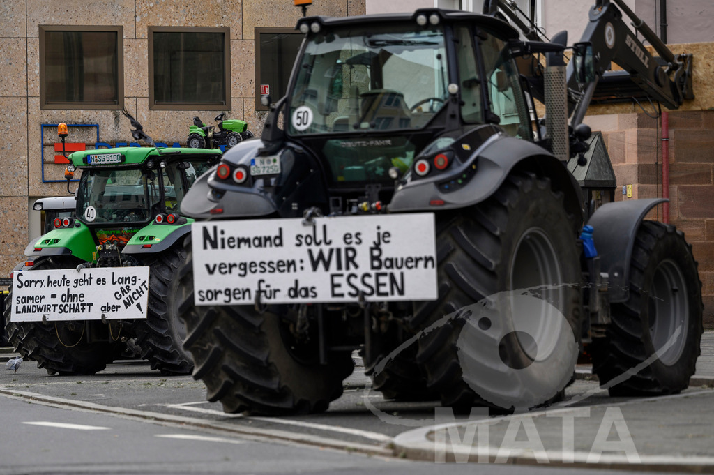 _DWA4337 | Bauerndemo gegen Agrarpolitik der Bundesregierung  auf dem Straße Obstmarkt und Hauptmarkt . Nürnberg, 08.01.2024 - Realisiert mit Pictrs.com