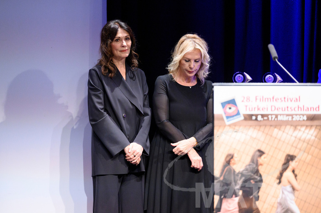 _DWA8268-2 | Die Ehrenpreisträgerinnen Iris Berben und Hale Soygazi bei der Eröffnung der 28. Film Festival Türkei Deutschland  am 08.3.2024  in Nürnberg - Realisiert mit Pictrs.com