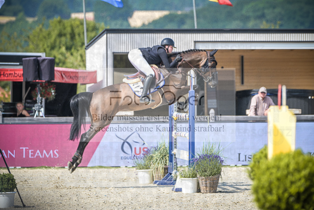 DOS_6668 | Entdecke hochwertige Reitturnierfotos von Foto Oger. Professionell, emotional und authentisch – jetzt Lieblingsmomente im Shop bestellen.Deutschlandweite Turnierfotografie. - Realisiert mit Pictrs.com