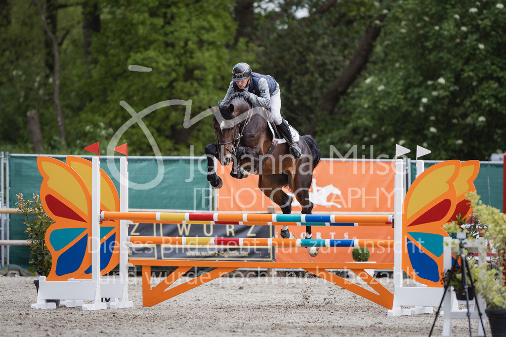 230516_Mühlen_05SprPf-L-588 | Deine schönsten Turniermomente als professionelle Fotos! Entdecke hochwertige Pferdesport-Fotografie im Online-Shop. Jetzt Fotos finden & bestellen!