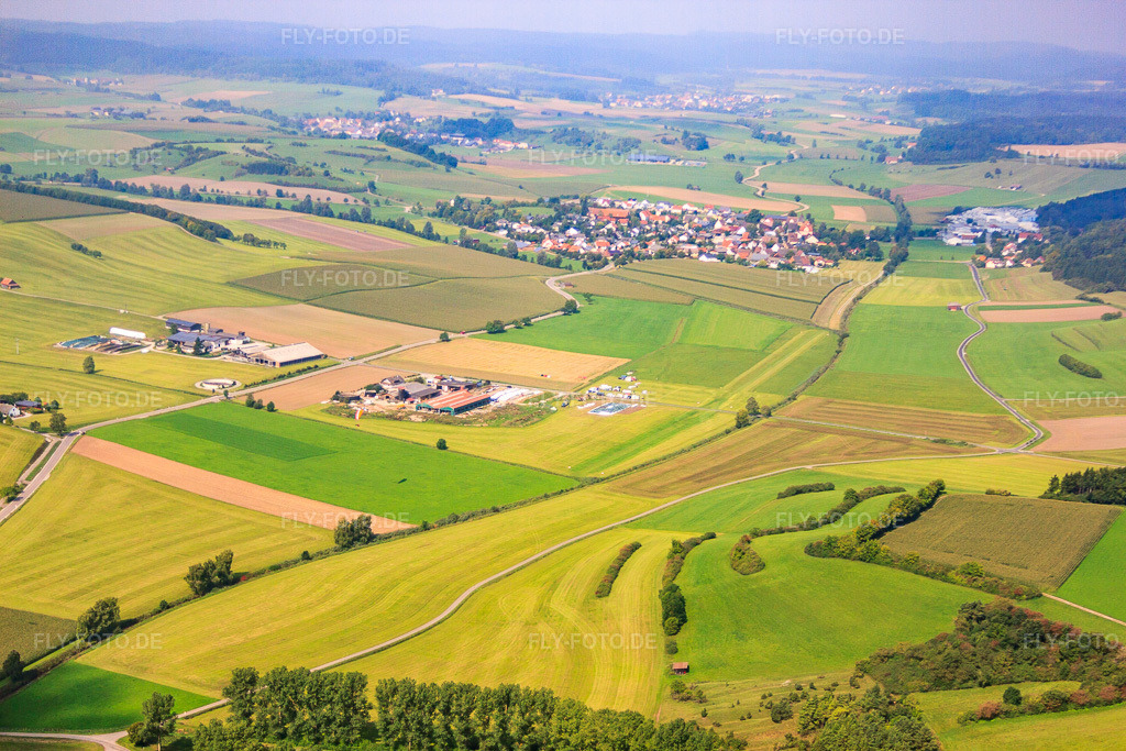 Luftbild: Mittelfischachtal UL Platz im Ortsteil Mittelfischach in Obersontheim im Bundesland Baden-Württemberg in Deutschland. Foto: IMG_71919.jpg vom 06.09.2014 durch Werner Riehm/FLY-FOTO.de