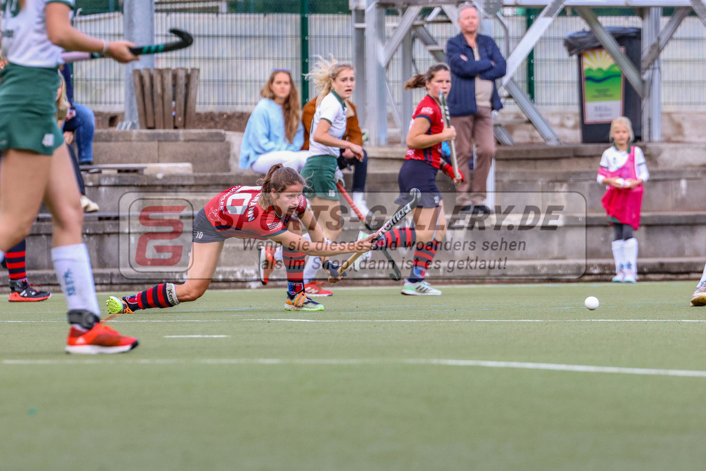 MJ_2022-09-25_HTCU-BHC-49 | Linnea Weidemann (Berliner HC #10), Uhlenhorst Mülheim - Berliner HC am 25.9.2022 im Waldstadion, Mülheim a. d. Ruhr