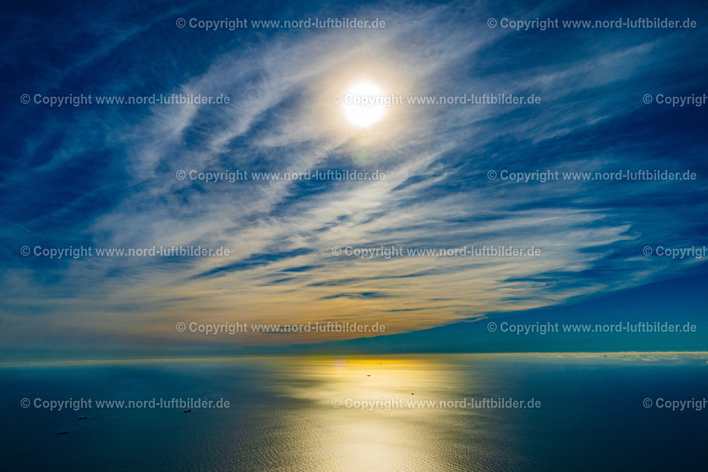 Nordsee_Sonnenuntergang_Wolken_ELS_9444160823 | HELGOLAND 16.08.2023 Wolkenbildung im Sonnenuntergang in Helgoland im Bundesland Schleswig-Holstein, Deutschland. // Cloud formation at sunset in Helgoland in the state Schleswig-Holstein, Germany. Foto: Martin Elsen