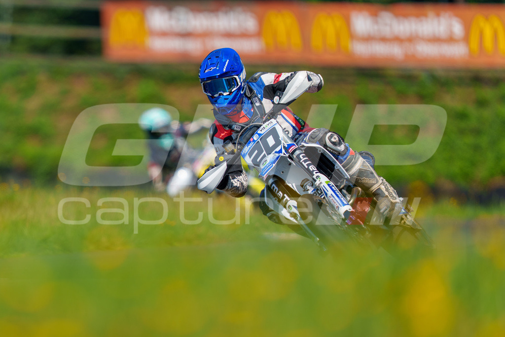 G-Cup + Supermoto Staatsmeisterschaft + Hungarian Supermoto Championship | GRIPcapture steht für authentische Sportfotografie in Österreich – für Momente, die mehr sind als Geschwindigkeit oder Ergebnis. Es geht um Emotion, Spannung, Fokus und den Augenblick, der oft nur einen Wimpernschlag dauert.Ob Motorsport, Teamsport oder 