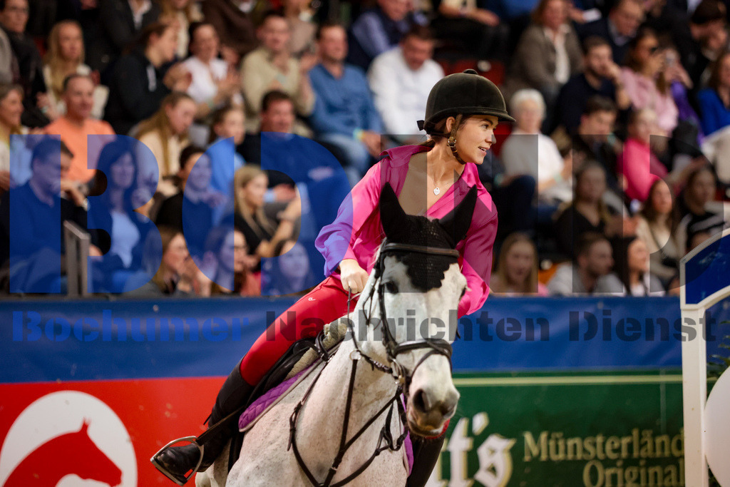 Agravis Cup 2024 - Kostuemspringen {date} -  | {headline}



(Foto: Sebastian Sendlak / BOND)

 - Realisiert mit Pictrs.com