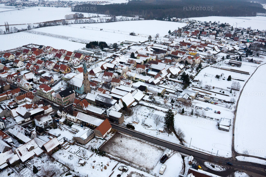 Luftbild: Kandeler Straße x Hauptstraße im Winter bei Schnee in Erlenbach bei Kandel im Bundesland Rheinland-Pfalz in Deutschland. Foto: IMG_23818.jpg vom 16.01.2010 durch Werner Riehm/FLY-FOTO.de