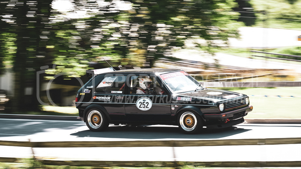 19. Arosa ClassicCar 2023 - 2. September 2023 | 19. Arosa ClassicCar 2023
Arosa, Schweiz
Vogt Jürg aus Buchs ZH mit der Startnummer 252 in einem Volkswagen Golf ll GTI 16V Gruppe A, Jahrgang 1986, in der Klasse Classic Trophy.
@arosaclassiccar, @arosa.official, #arosaclassiccar, #arosa, #76curves, #classiccar
Bild: Sportfotografie Markus Aeschimann | www.markus-aeschimann.ch - Realisiert mit Pictrs.com