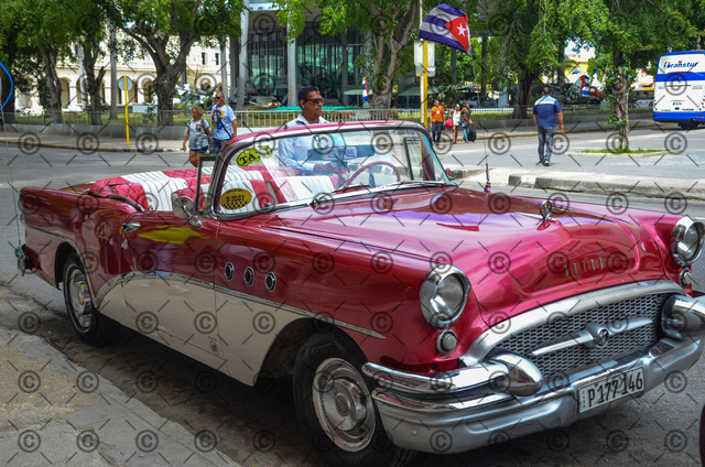 RGE_9514r | Amerikanischer Oldtimer in Havanna.   Fotograf: Ralf Gebhardt - Realisiert mit Pictrs.com