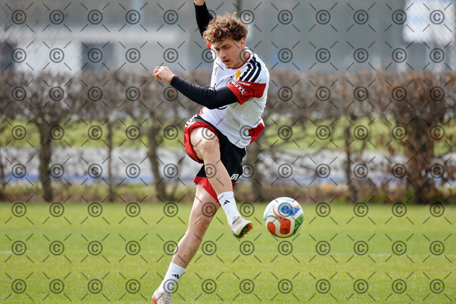 RGE_8624b | Deutsche Nationalmannschaft U-20, Herren, Training auf dem Gebhardt-Platz, im Bild Maurice Krattenmacher ( Hertha BSC ),  24.03. 2026, Fotograf: Ralf Gebhardt - Realisiert mit Pictrs.com