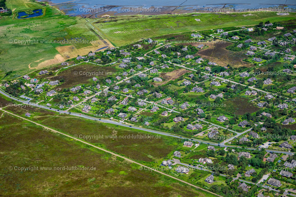 Sylt_Kampen_ELS_7073130625 | KAMPEN (SYLT) 13.06.2025 Ortsansicht an der Meeres-Küste in Kampen (Sylt) auf der Insel Sylt im Bundesland Schleswig-Holstein, Deutschland. // Townscape on the seacoast in Kampen (Sylt) at the island Sylt in the state Schleswig-Holstein, Germany. Foto: Martin Elsen