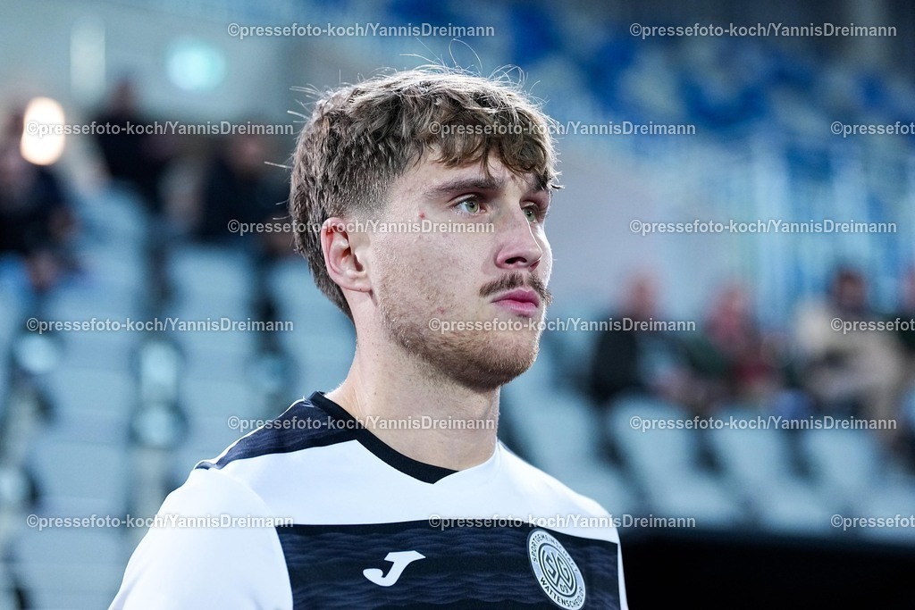 xYDRx06112501038 | 06.11.2025, xydrx, Fußball, Oberliga Westfalen, SG Wattenscheid 09 - FC Eintracht Rheine, Saison 2025 2026, Lohrheidestadion: Kevin Schacht (SG Wattenscheid 09 #9)