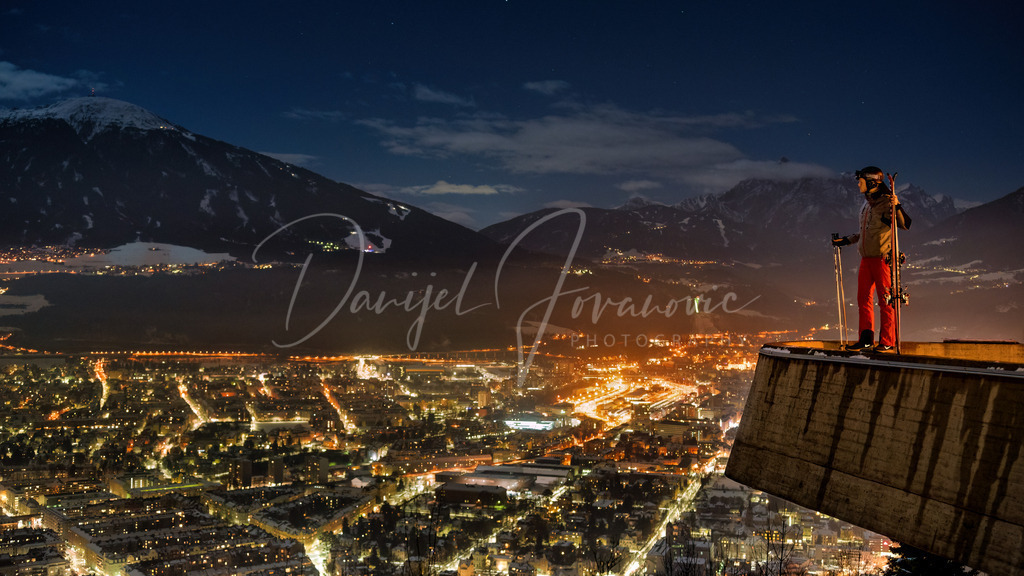 Panorama | Blick auf Innsbruck in einer Vollmondnacht