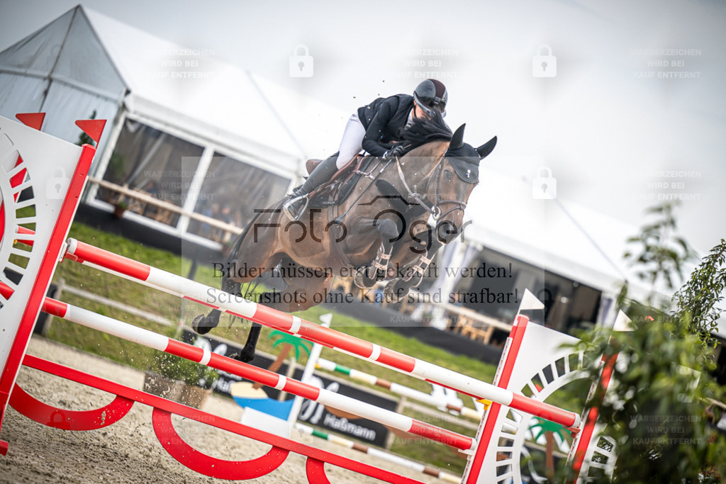 DOS_2844 | Entdecke hochwertige Reitturnierfotos von Foto Oger. Professionell, emotional und authentisch – jetzt Lieblingsmomente im Shop bestellen. - Realisiert mit Pictrs.com