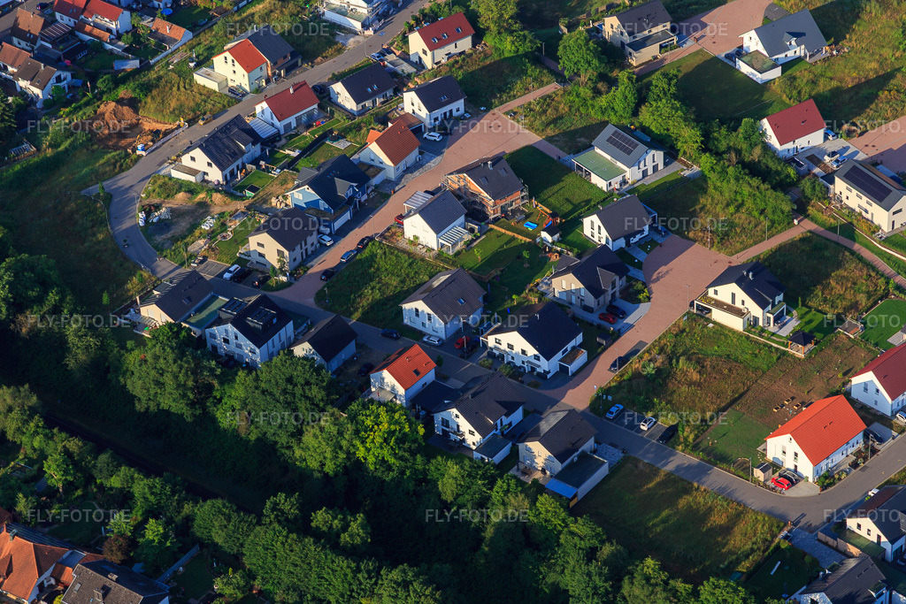 Luftbild: Neubaugebiet K2 in Kandel im Bundesland Rheinland-Pfalz in Deutschland. Foto: IMG_148362.jpg vom 17.06.2025 durch Werner Riehm/FLY-FOTO.de
