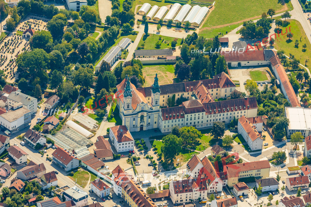 kirche-fuerstenzell-luftbild-aufnahme-6937-jahr-2025 | Schrägluftbild  Kirche  Fürstenzell - Das Luftbild wurde 2025 vom UL-Flugzeug heraus erstellt ( keine Drohne ) - Hochauflösende Luftaufnahme -Nicht vergleichbar mit Google Maps oder Satelittenbilder- Die Geschenkidee !Mit Lizenz und Bildrechte bestellbar