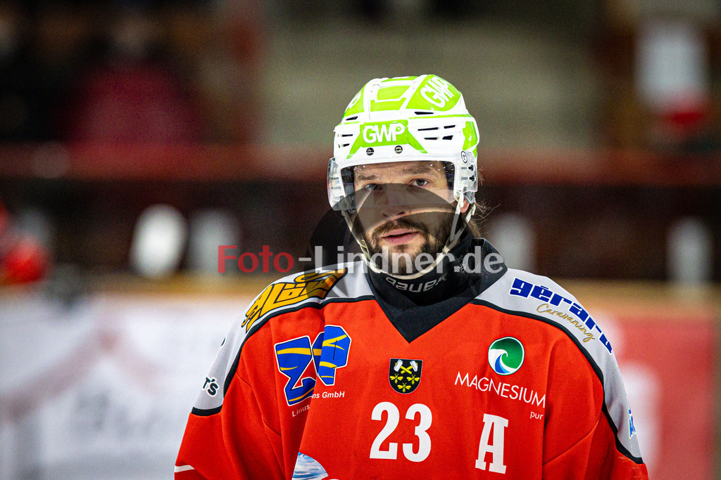 TSV Peißenberg MINERS gegen EHC Königsbrunn PINGUINE | Eishockey Bayernliga Herren Playoffs Viertelfinale 2024/25 - Spiel 4 von 7, TSV Peißenberg MINERS gegen EHC Königsbrunn PINGUINE, 20250216,Dejan VOGL (MINERS 23) beim Aufwäremen, Portrait,2025-02-16 in Peißenberg (Eisstadion Peißenberg)Dejan VOGL (MINERS 23)Copyright: WolfgangxLindner foto-lindner.de