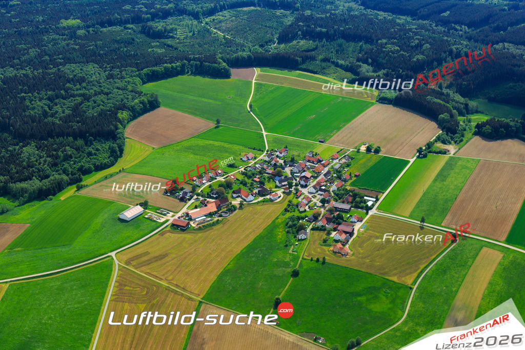 Die Luftaufnahme Weiler - Waltenhausen wurde vom UL-Flugzeug (keine Drohne) aus fotografiert.Hohe Druck- Auflösung-die Geschenkidee!