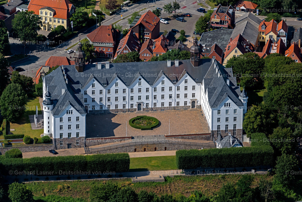 4037998 | PLöN 07.08.2020 Palais des Schloss " Schloss Plön " am Schloßberg in Plön im Bundesland Schleswig-Holstein, Deutschland. // Palace " Schloss Ploen " on Schlossberg in Ploen in the state Schleswig-Holstein, Germany. Foto: Gerhard Launer