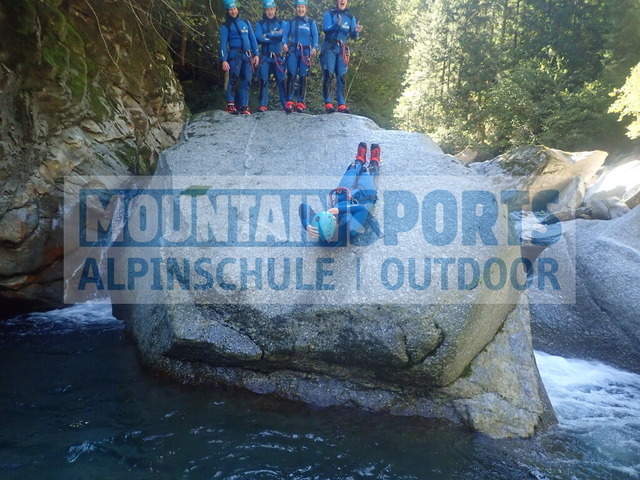 PC020073 | Bestelle die Bilder deines Berg- oder Wasser-Abenteuers mit Mountain Sports bequem von zu Hause aus direkt über unseren Online Fotoshop von pictrs.com. - Realisiert mit Pictrs.com
