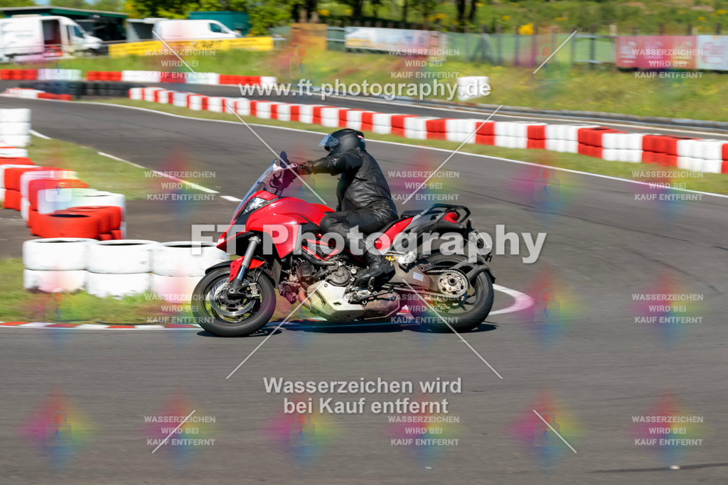 Moto-TeamOBK-21620 | Hier findet Ihr Bilder von Touristenfahrten auf der Nürburgring Nordschleife oder von anderen Veranstaltungen die ich besucht habe. Viel Spass beim Durch Schauen 