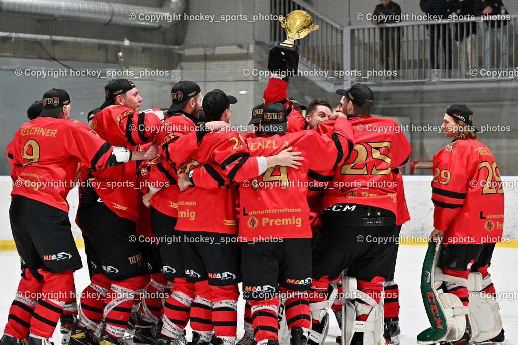 Lendhafen Seelöwen vs. Spartans Althofen | Meisterfeier Spartans Althofen Mannschaft, Lendhafen Seelöwen vs. Spartans Althofen, Lendhafen Seelöwen vs. Spartans Althofen am 14.02.2025 in Ferlach (HTC Eishalle Ferlach), Austria, (Photo by Bernd Stefan)