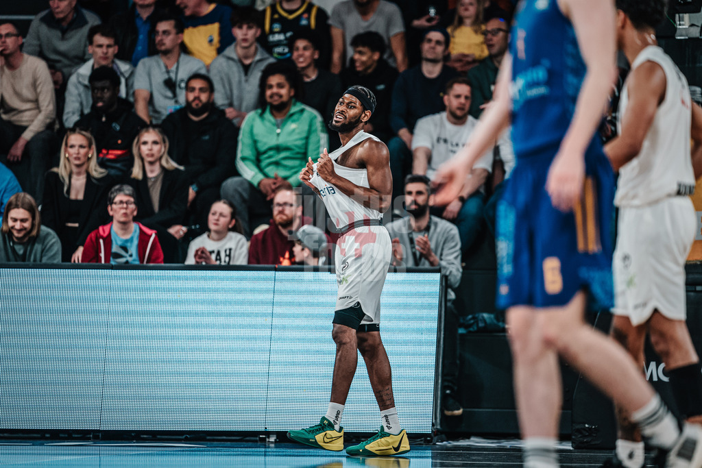 Basketball | Männer | Saison 2023/2024 | easyCredit Basketball Bundesliga | Veolia Towers Hamburg vs. Alba Berlin | 17.04.2024 | Aljami Durham (#42, Veolia Towers Hamburg) unglücklich