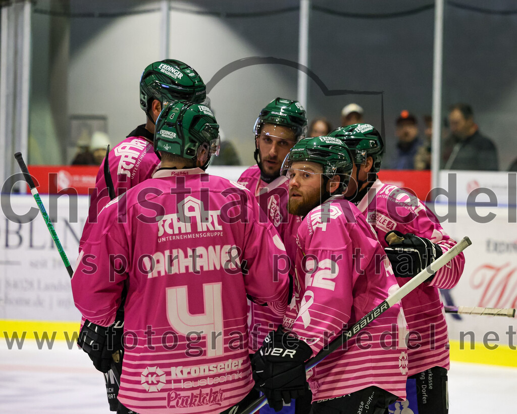2025-10-10_154_TSV_Erding_gegen_onesto_Tigers_Bayreuth | Erding, Deutschland, 10.10.2025:Eishockey, Oberliga Süd 2025 / 2026, 7. Spieltag, TSV Erding gegen onesto Tigers Bayreuth, Endergebnis: 2:5Jubel nach dem 2:3 durch Grady Hobbs (Erding Gladiators, #22)Foto: Christian Riedel / fotografie-riedel.net