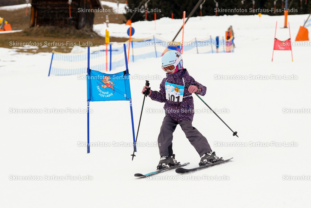 SRF_02.01.2026_0647 | Skirennfotos,Serfaus,Fiss,Ladis,Kinderskirennen,Winter,Tirol,Oberland,skirace,SFL,feelfree,weil wir's genießen,ski,Ski,skifahren,Sonnenplateau, - Realisiert mit Pictrs.com