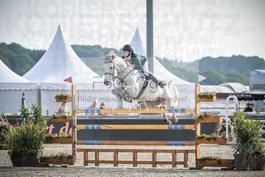 DOS_8134 | Entdecke hochwertige Reitturnierfotos von Foto Oger. Professionell, emotional und authentisch – jetzt Lieblingsmomente im Shop bestellen.Deutschlandweite Turnierfotografie. - Realisiert mit Pictrs.com