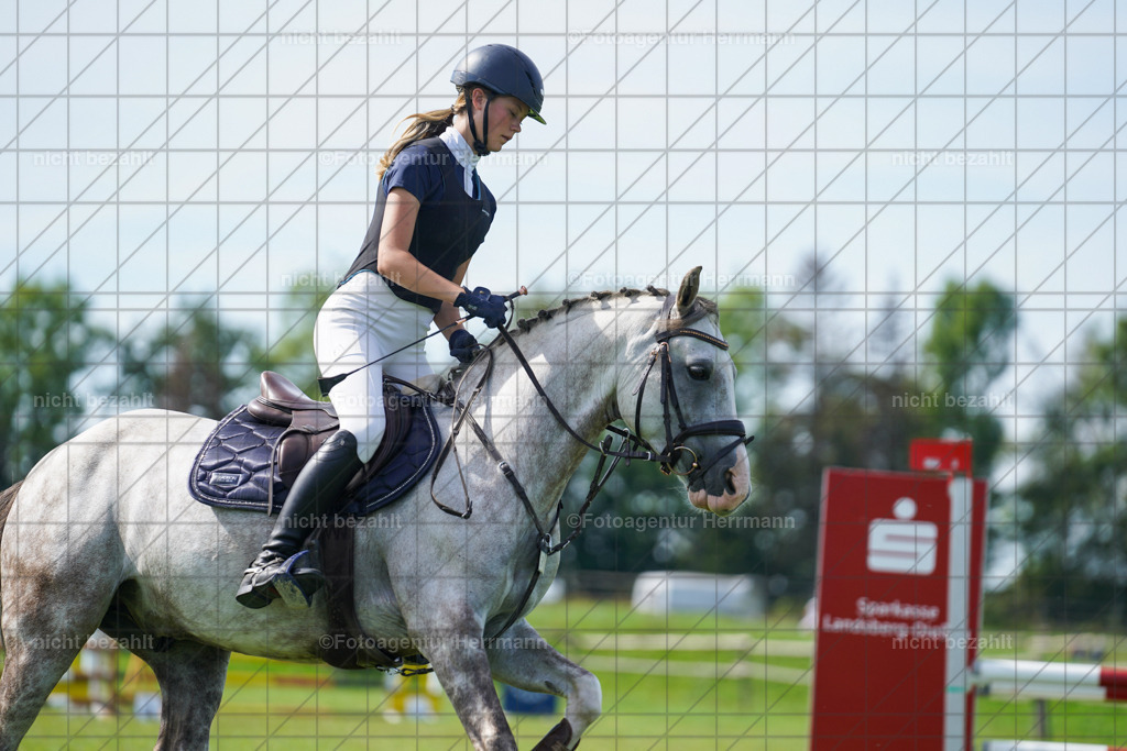 20230917-FAH09590 | Landsberg am Lech, 2023, Kaufbeuren, Kempten, Allgäu, Turnierfotografen Bayern, Fotoagentur Herrmann, Turnierbilder, Reitsport Fotos, Pferdefotograf, Augsburg, Bad Tölz, Dachau, Karlsfeld, Memmingen, Buchloe, Schwabmünchen
