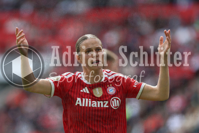 14.05.2026, GER, Fussball, Frauen, DFB-Pokal, Finale, Saison 2025/2026, VfL Wolfsburg - FC Bayern München | Klara Bühl (Bayern) gestikuliert, Gestik und Mimik
