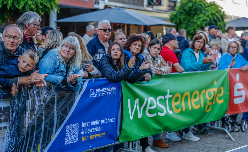 top-top.de 240913-164 | Foto, Video, Fotografie, Videografie, Fotobox, DJ, Discjockey, Musik, Musikbox, Veranstaltung, Photobooth, Amazon, Ebay, Buchtipp, Bestseller, Autor, Verlag, Buch, Wesel, Hamminkeln, NRW, Dinslaken, Rees, Drohne, Hochzeit, Party, Fotobox, Wesel, Fotograf