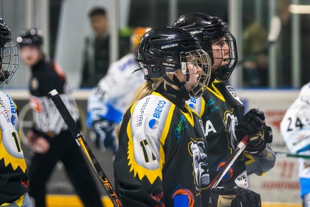 07.12.2024: Deutsche Frauen Eishockey Liga, Saison 2024/25: Mad Dogs Mannheim gegen ERC Ingolstadt | 07.12.2024: Deutsche Frauen Eishockey Liga, Saison 2024/25: Mad Dogs Mannheim gegen ERC Ingolstadt - Realisiert mit Pictrs.com