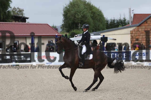 Birkhof_2023_Prfg.Nr.04_Dressur_Kl.S_Louisdor-Preis_Lisa Müller_Gut Wettkam_s Mondrian (18) | Alle Fotos der Reiterjournal Fotografin Doris Matthaes im Reiterjournal Online-Fotoshop. - Realisiert mit Pictrs.com