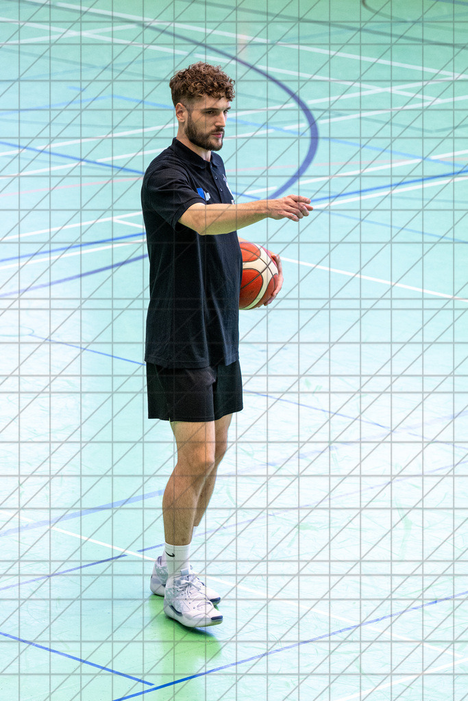 2. DBBL Nord 25/26 | Saisonvorbereitung des BBC Osnabrück | GROSS Radion (BBC Osnabrück HC ab Saison 25/26) //  Osnabrück / Deutschland / 26.06.25: 2. DBBL Nord 25/26 | Saisonvorbereitung des BBC Osnabrück //   CREDIT:www.bullenfotos.de, Martin König, Hörner Weg 40, D-49078 Osnabrück, +4917663732967 // Nutzung und Weitergabe nur zu den vereinbarten Zwecken. Presseanfragen an Ersteller. Alle Rechte beim Ersteller. Honorierung nach MFM. - Realisiert mit Pictrs.com
