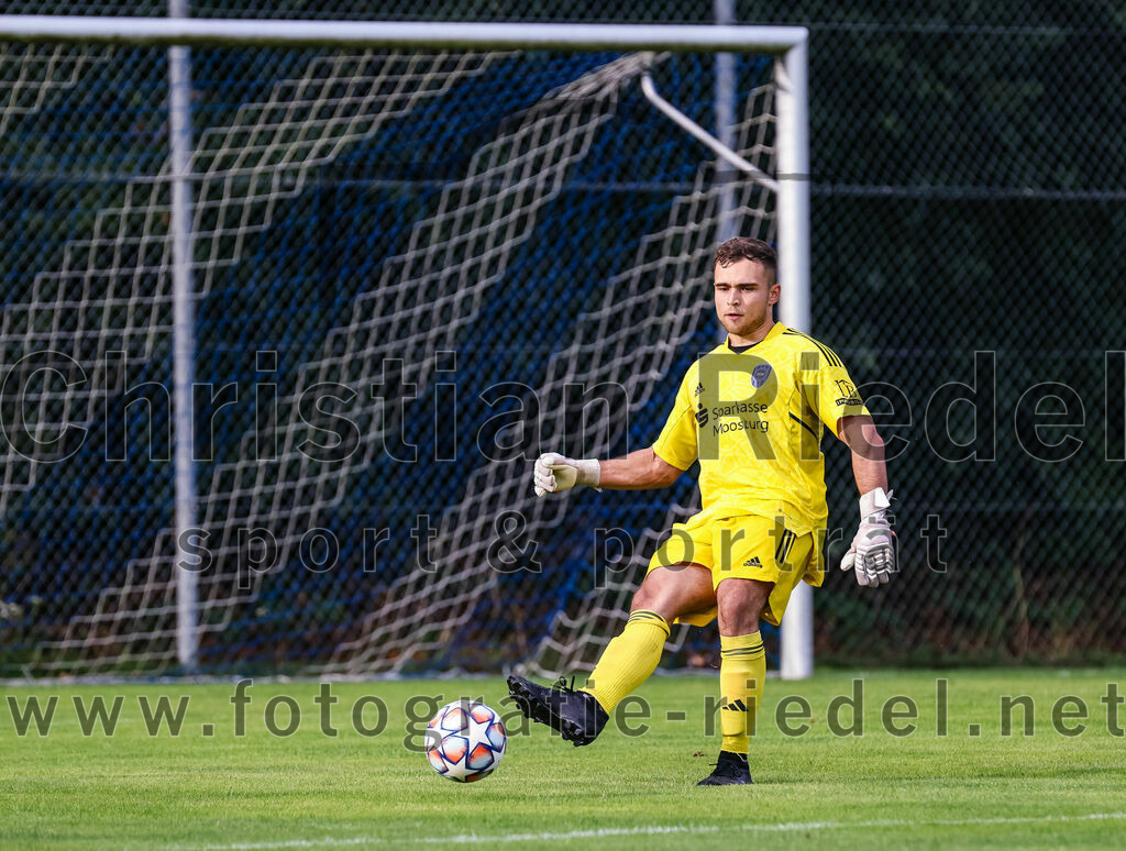 2023-07-28_053_FC_Eitting_gegen_FC_Moosburg | Eitting, Deutschland, 28.07.2023:
Fußball, Kreisliga 2023 / 2024, 1. Spieltag, FC Eitting gegen FC Moosburg, Endergebnis: 1:1

Torwart Patrik Heilmair (FC Moosburg, #21)

Foto: Christian Riedel / fotografie-riedel.net