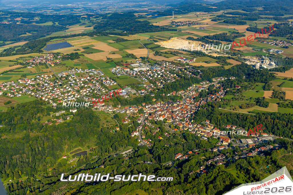 Das Luftbild zeigt :  Gräfenberg - Die Luftaufnahme wurde 2024 vom UL-Flugzeug aus erstellt ( keine Drohne ) - Hochauflösende Luftaufnahme - Für grossformatige Ausdrucke geeignet. Die Geschenkidee !Mit Lizenz und Bildrechte bestellbar
