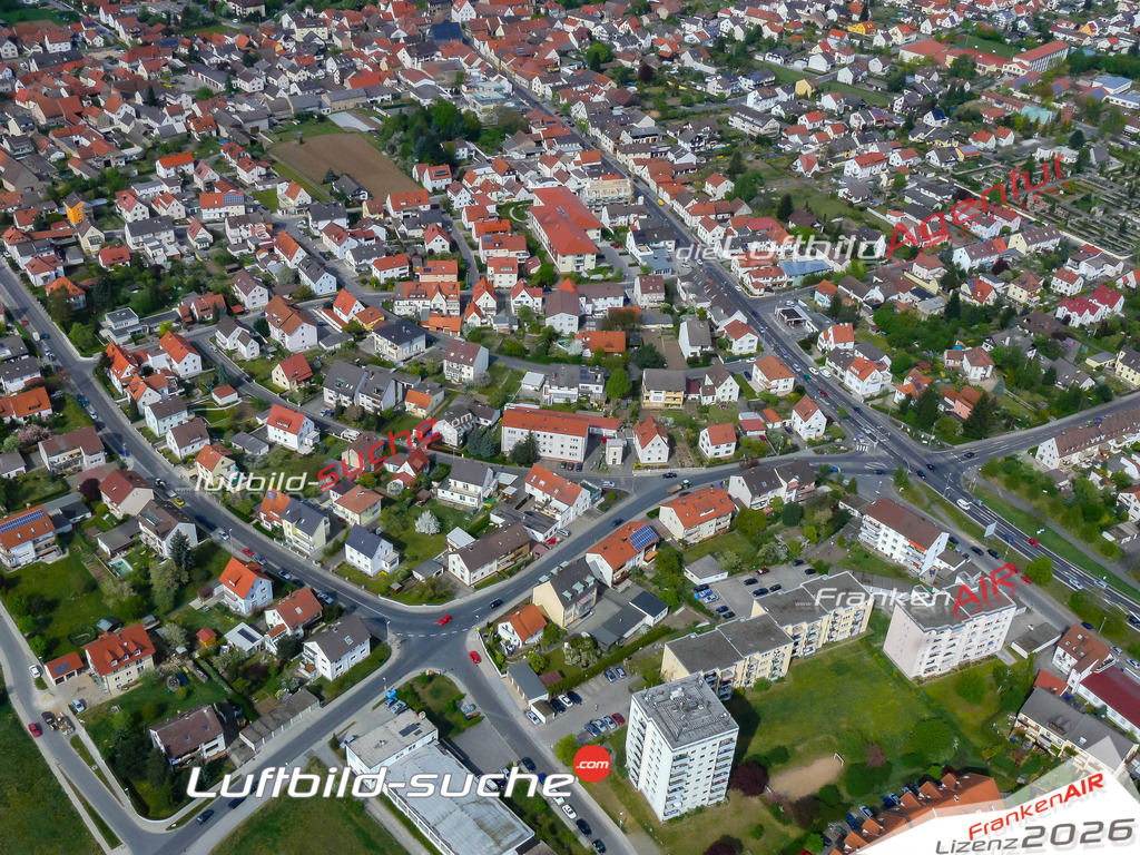 Die Luftaufnahme der Stadt Hallstadt wurde vom UL-Flugzeug heraus erstellt ( keine Drohne )- hohe Auflösung für beste Qualität