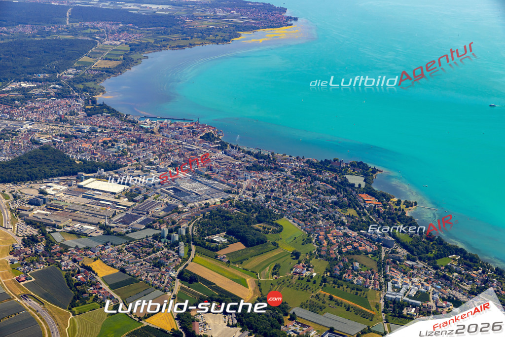 Aktuelles Luftbild von  Friedrichshafen - Die Luftaufnahme wurde 2022 mittels UL-Flugzeug erstellt ( keine Drohne ) - hochauflösende Kamera-Systeme von  Canon -Beste Qualität - Für grossformatige Ausdrucke geeignet. Die Geschenkidee !