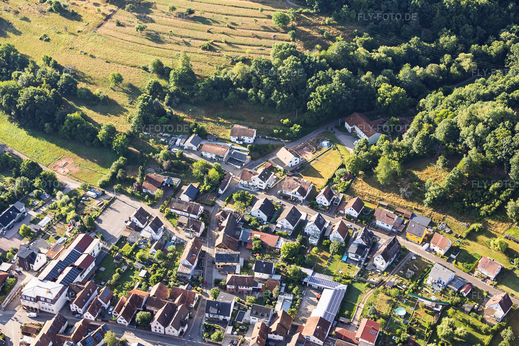 Luftbild: Schulstraße Im Sulzfeld in Silz im Bundesland Rheinland-Pfalz in Deutschland. – Foto: IMG_158069.jpg vom 22.07.2026 durch Werner Riehm/FLY-FOTO.de – Auflösung des Originals: 6000 x 4000 px