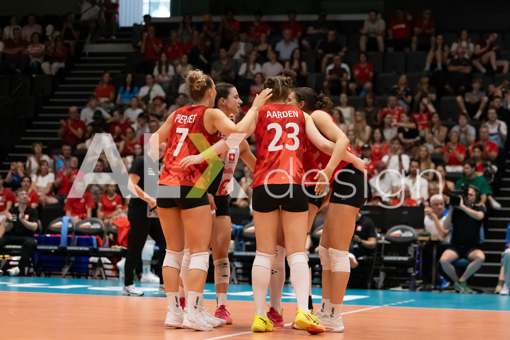 Austria v Switzerland - CEV European League Women | KRIENS, SWITZERLAND - JUNE 14: Team of Switzerland during the CEV European League match between Austria and Switzerland at Pilatus Arena on June 14, 2026 in Kriens, Switzerland. - Realisiert mit Pictrs.com