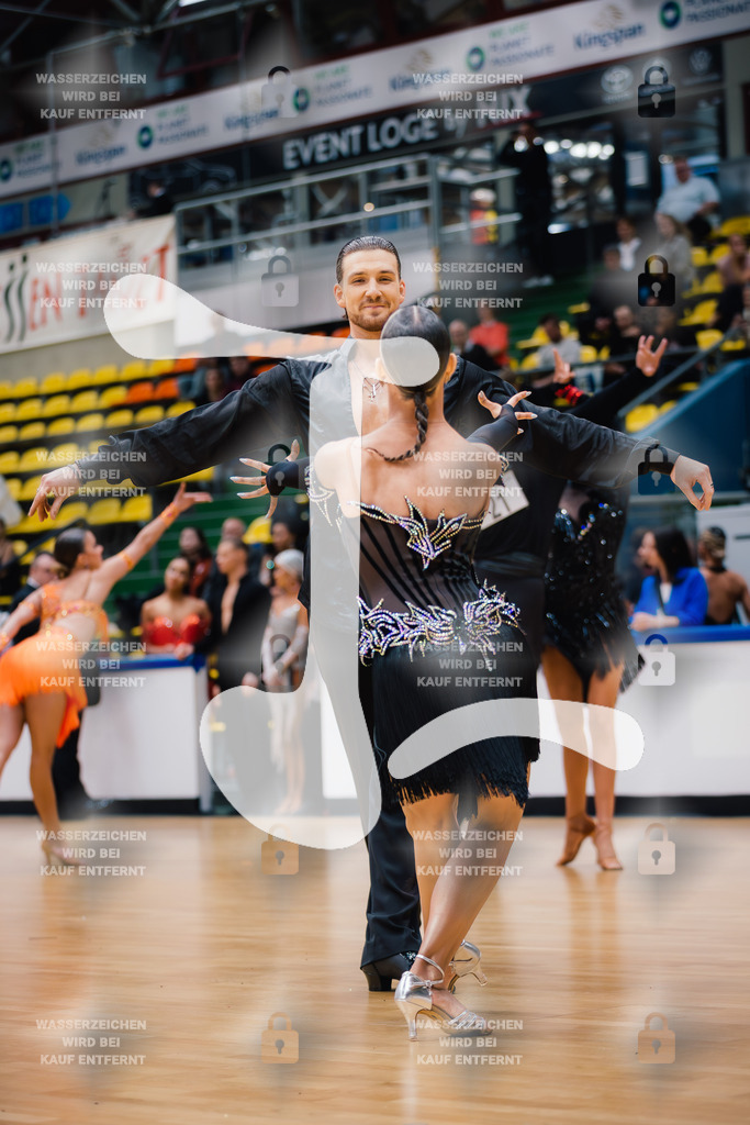 Hessen Tanzt WDSF International Open Latin 11th (43) Justin Lauer _ Rita Schumichin (TSC Saltatio Neustadt im TV 1860 Mußbach)-2025-05-18-3632 | Webshop for digital downloads and prints of dance sport, event & show photographer Julian Link - Realisiert mit Pictrs.com