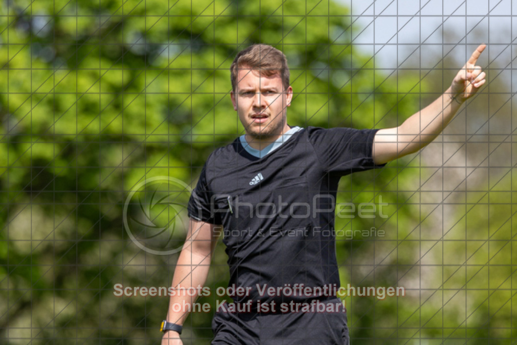 20250427_150607_0137 | #,TSV Bad Boll (rot) vs. SV Waldhausen (gelb), Fussball, Landesliga 2 - wfv, 24. Spieltag, Saison 2024/2025, Rasenplatz, Erlengarten 37, 73087 Bad Boll, 27.04.2025 - 15:00 Uhr,Foto: PhotoPeet-Sportfotografie/Peter Harich