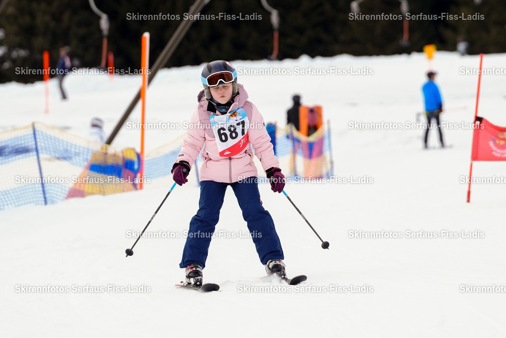 SRF_02.01.2026_0776 | Skirennfotos,Serfaus,Fiss,Ladis,Kinderskirennen,Winter,Tirol,Oberland,skirace,SFL,feelfree,weil wir's genießen,ski,Ski,skifahren,Sonnenplateau, - Realisiert mit Pictrs.com